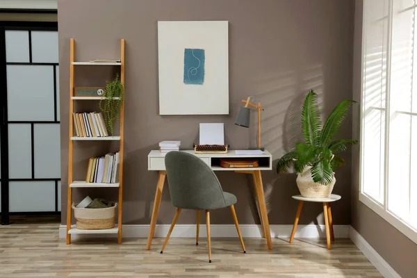 Comfortable Writer Workplace Interior Typewriter Desk Grey Wall — Stock Photo, Image