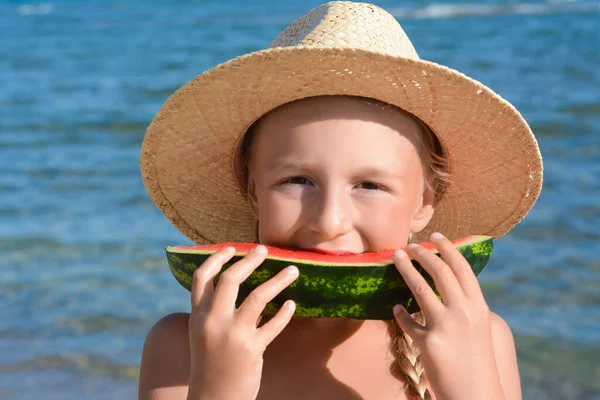 Cute Little Girl Straw Hat Eating Juicy Watermelon Beach Closeup — Stock Photo, Image