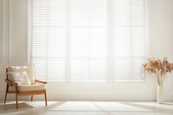 Cosy Armchair Decor Large Window Blinds Spacious Room Interior Design — Fotografia de Stock