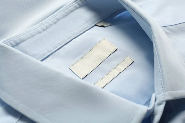 Etiquetas Ropa Blanco Camisa Azul Claro Primer Plano — Foto de Stock