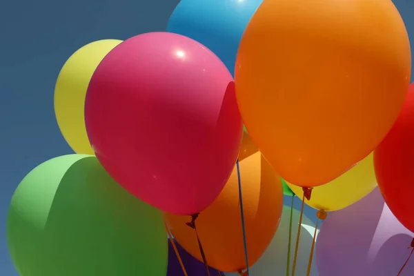 Ballons Lumineux Colorés Avec Rubans Vue Rapprochée — Photo