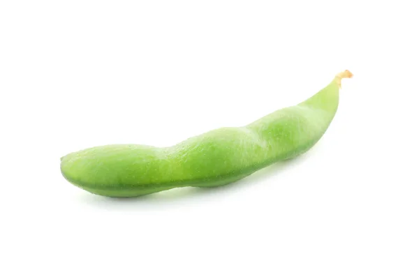 Beyaz Arkaplanda Çiğ Yeşil Edamame Kapsülü — Stok fotoğraf