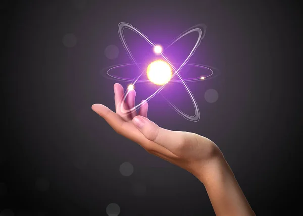 Kadın Atomun Karanlık Arka Plandaki Sanal Modeli Yakın Plan — Stok fotoğraf