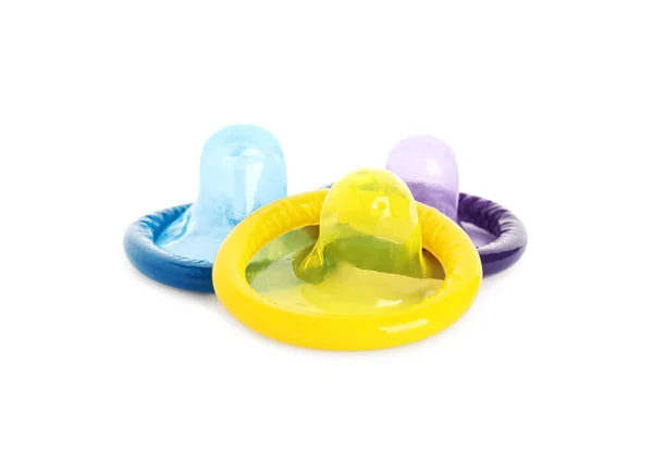 Rozpakowane Kolorowe Prezerwatywy Białym Tle Bezpieczny Seks — Zdjęcie stockowe