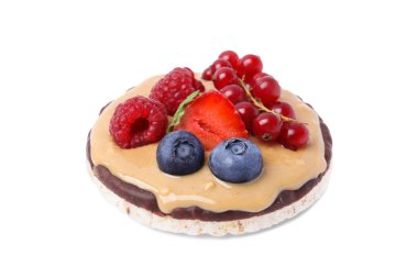 Fıstık ezmeli çıtır pirinç keki ve beyaz yaban mersinli tatlı.