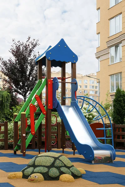 Empty Outdoor Children Playground Slide Residential Area — 图库照片