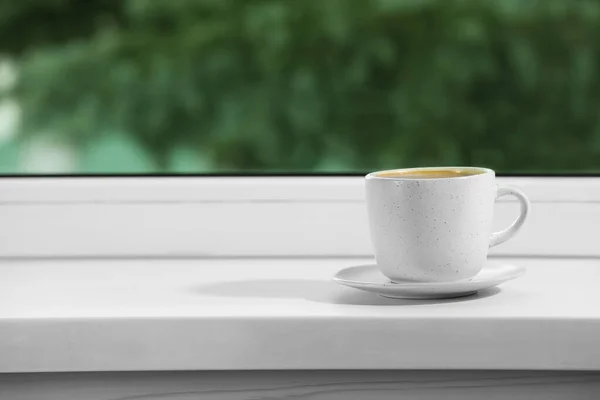 Cup Aromatic Coffee White Sill Window Indoors Space Text — Φωτογραφία Αρχείου