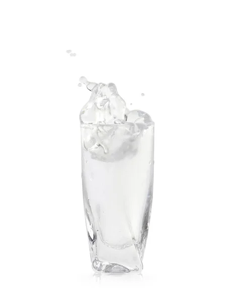 Tiro Vodka Con Hielo Salpicadura Aislada Blanco —  Fotos de Stock
