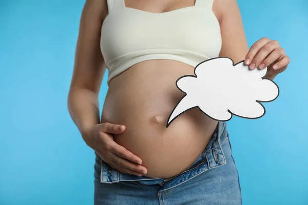 Pregnant Woman Empty Paper Thought Cloud Light Blue Background Closeup — Stock Photo, Image