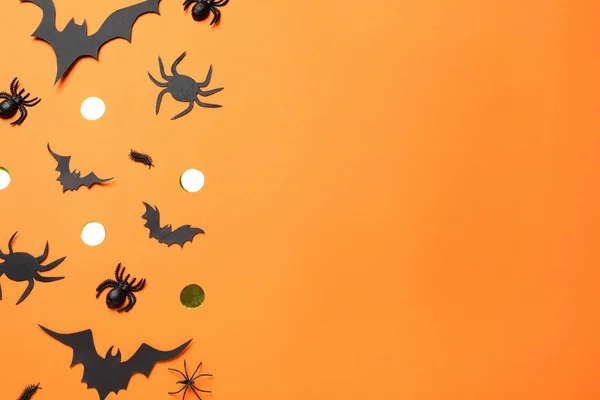 Turuncu Arka Planda Kağıt Yarasalar Örümceklerle Düz Kompozisyon Metin Için — Stok fotoğraf