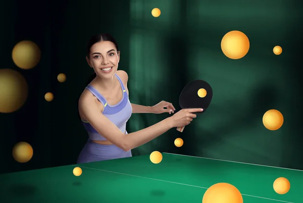 Mulher Bonita Jogando Ping Pong Muitas Bolas Voadoras Dentro Casa — Fotografia de Stock