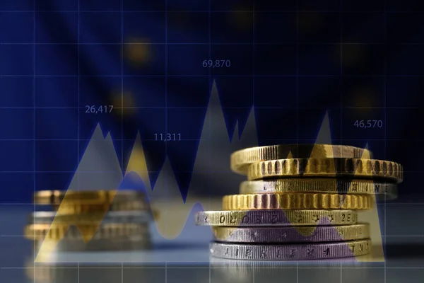 Konzept Der Anleihen Viele Münzen Auf Dem Tisch Und Illustration — Stockfoto