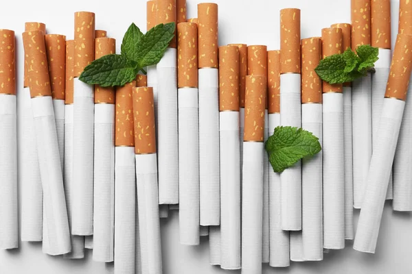 Menthol Cigarettes Fresh Mint Leaves White Background Flat Lay — Stock Photo, Image