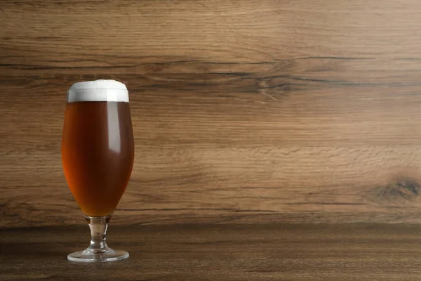 Vaso Cerveza Sabrosa Sobre Una Mesa Madera Espacio Para Texto —  Fotos de Stock