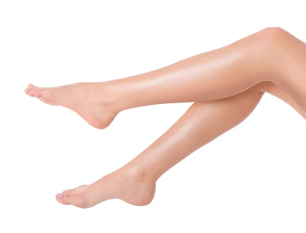 Kobieta Pokazuje Piękne Nogi Depilacji Białym Tle Zbliżenie — Zdjęcie stockowe