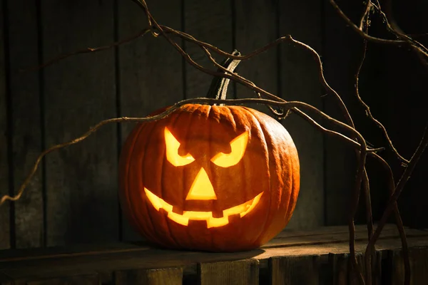 Ijesztő Jack Lantern Tök Padon Sötétben Halloween Dekoráció — Stock Fotó