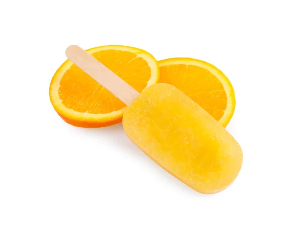 白で隔離されたおいしいオレンジアイスポップ フルーツポプシクル — ストック写真