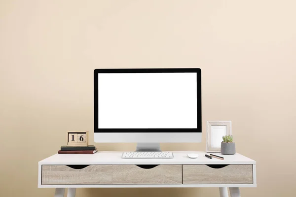 Comfortable Workplace Blank Computer Display Desk Beige Wall Space Text — Stock Photo, Image