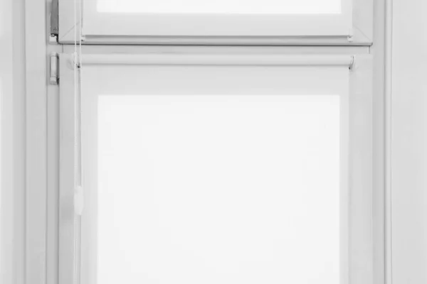 Kapalı Beyaz Jaluzili Pencere — Stok fotoğraf