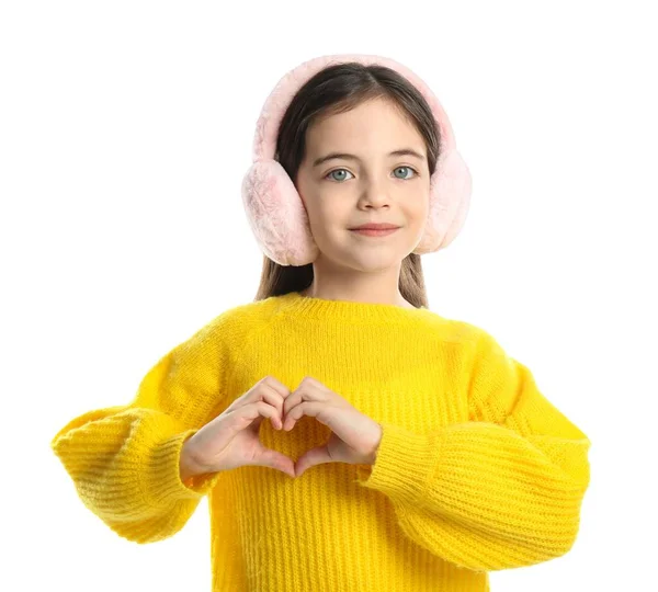 Nettes Mädchen Stilvollen Ohrenschützer Machen Herz Mit Händen Auf Weißem — Stockfoto