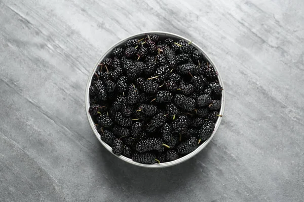 Bowl Delicious Ripe Black Mulberries Grey Table Top View — Stock Photo, Image