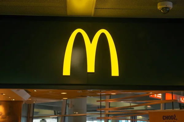 Waarschuwing Polen August 2022 Signboard Met Mcdonald Restaurant Logo — Stockfoto