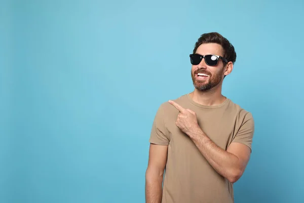 Portrait Smiling Bearded Man Stylish Sunglasses Light Blue Background Space — Stock Photo, Image