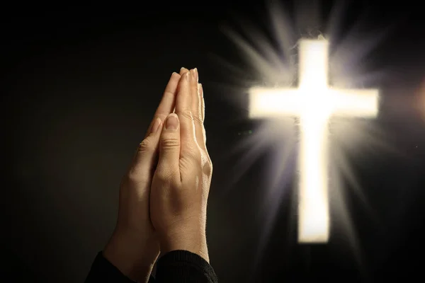 Christian Cross Woman Holding Hands Clasped While Praying Darkness Closeup — Stock Photo, Image
