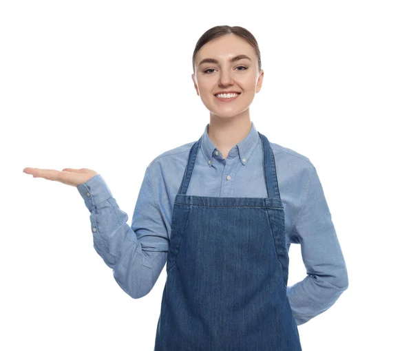 Hermosa Mujer Joven Delantal Denim Limpio Sobre Fondo Blanco — Foto de Stock