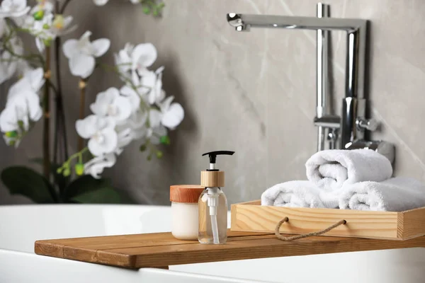 Personal Care Products Rolled Towels Bath Tray Indoors — Stock Photo, Image