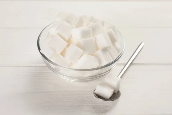 Tigela Com Cubos Açúcar Colher Mesa Madeira Branca — Fotografia de Stock