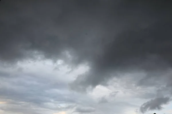 Malerischer Blick Auf Den Himmel Mit Schweren Regenwolken — Stockfoto