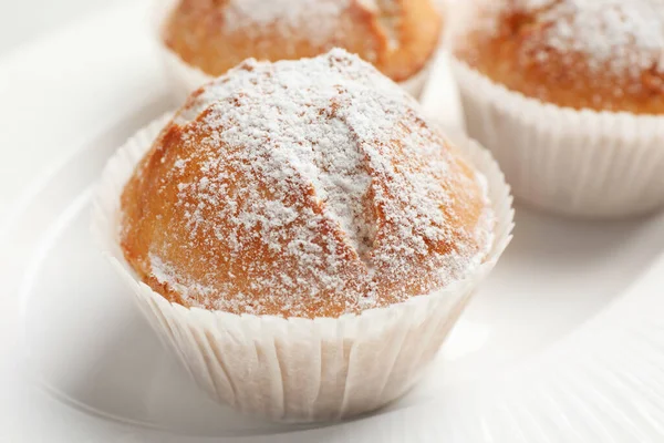Muffins Saborosos Com Açúcar Placa Close — Fotografia de Stock
