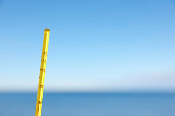 Термометр Погоды Берегу Моря Место Текста — стоковое фото