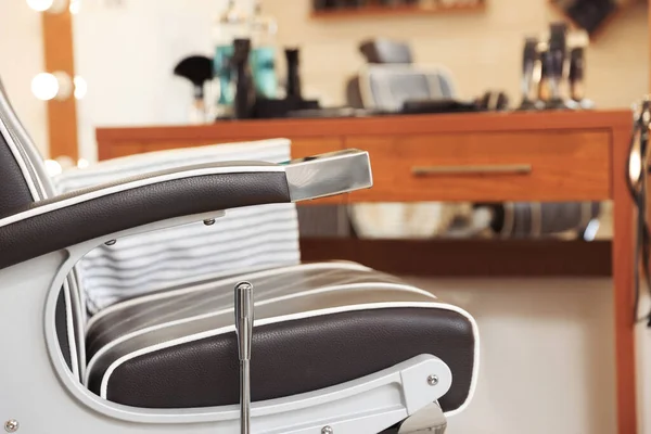 Zbliżenie Widok Profesjonalnego Krzesła Fryzjerskiego Salonie Fryzjerskim — Zdjęcie stockowe