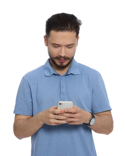 Όμορφος Άντρας Χρησιμοποιώντας Smartphone Άσπρο Φόντο — Φωτογραφία Αρχείου