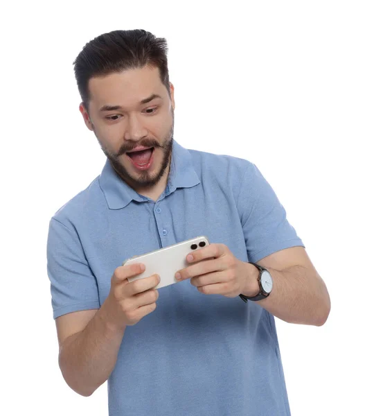 Homem Emocional Jogando Jogo Telefone Contra Fundo Branco — Fotografia de Stock