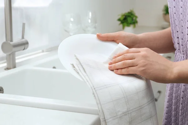 Woman Wiping Plate Towel Sink Kitchen Closeup — ストック写真