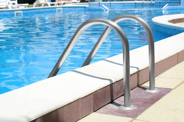 Swimming Pool Metal Ladder Sunny Day — Stock fotografie
