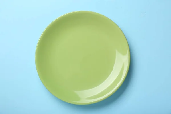 Empty Green Ceramic Plate Light Blue Background Top View — Stock Photo, Image