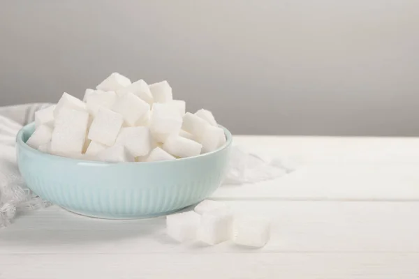 Cuenco Con Terrones Azúcar Mesa Blanca Espacio Para Texto —  Fotos de Stock