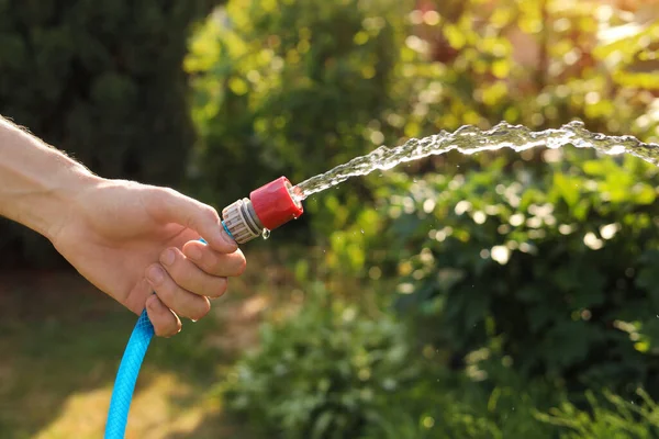 Man Pouring Water Hose Garden Closeup — Stok fotoğraf