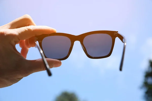 Reifer Mann Mit Stylischer Sonnenbrille Freien Sonnigen Tagen Nahaufnahme — Stockfoto