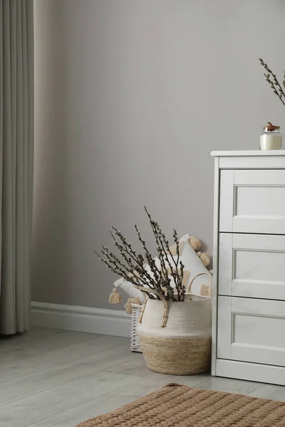 Basket Pussy Willow Branches Chest Drawers Indoors — 스톡 사진