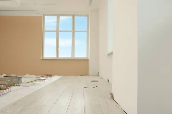 Light spacious room with unfinished laminate flooring