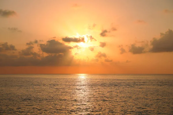 Мальовничий Вид Прекрасне Небо Над Морем Заході Сонця — стокове фото