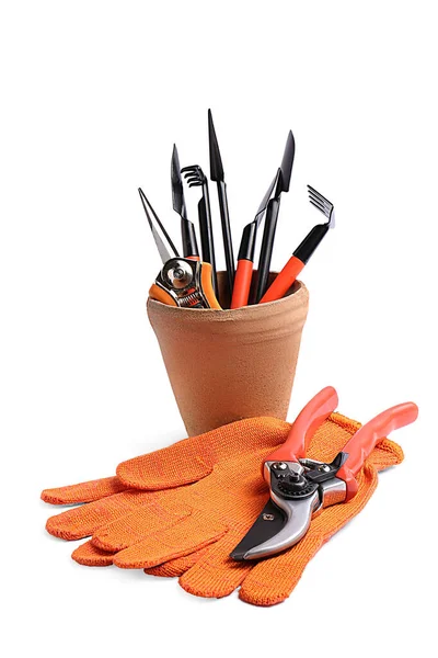 白色背景的手套和园艺工具对 — 图库照片