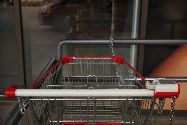 New Empty Metal Shopping Cart Outdoors Closeup — Stock Photo, Image