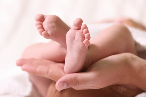 Mother Her Newborn Baby Bed Closeup View — Stock Photo, Image