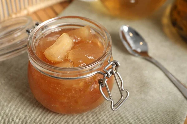 Leckere Apfelmarmelade Glas Auf Dem Tisch Nahaufnahme — Stockfoto